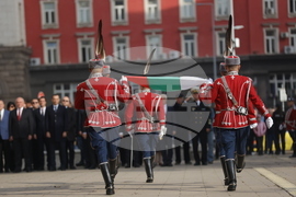 Ден на народните будители - церемония по издигане на националния флаг