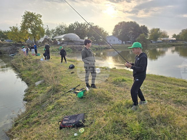 Петрич - деца от Рибарско училище - практическо занимание