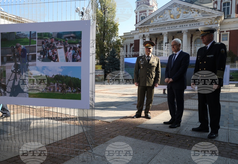 Народен театър „Иван Вазов” - „Сухопътни войски - ние сме там, където има нужда от нас” - фотоизложба