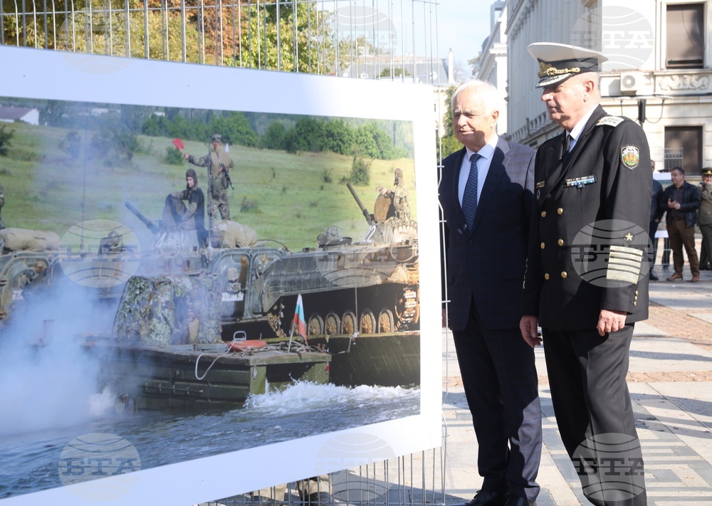 Народен театър „Иван Вазов” - „Сухопътни войски - ние сме там, където има нужда от нас” - фотоизложба