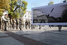 Народен театър „Иван Вазов” - „Сухопътни войски - ние сме там, където има нужда от нас” - фотоизложба