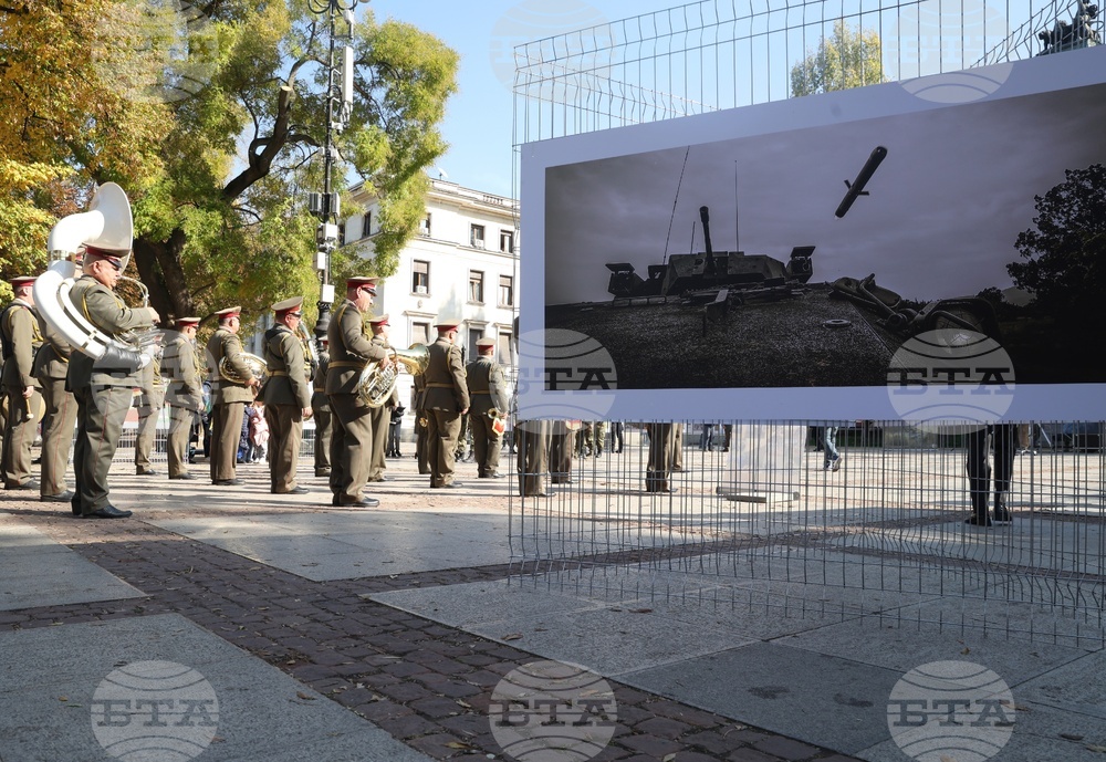 Народен театър „Иван Вазов” - „Сухопътни войски - ние сме там, където има нужда от нас” - фотоизложба