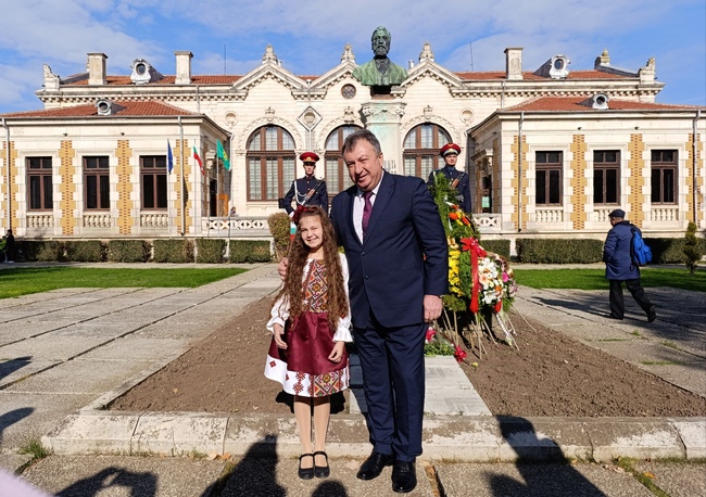 Община Шумен: Почит към народните будители