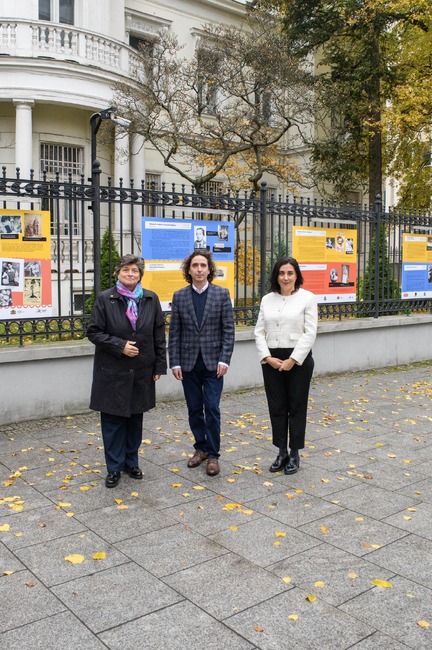 Изложба „Будителките“ бе открита на оградата на Българското посолство в Полша