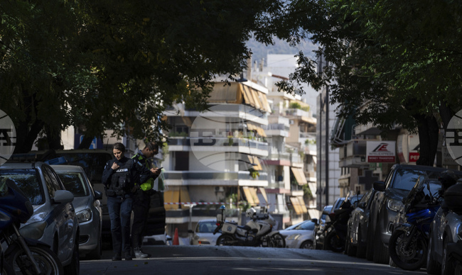 Гръцките власти изправят петима души на съд по обвинения в създаване на терористична група и причиняване на експлозия в Атина