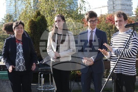 "Моста на влюбените" - изложба - "Фантастични умове"