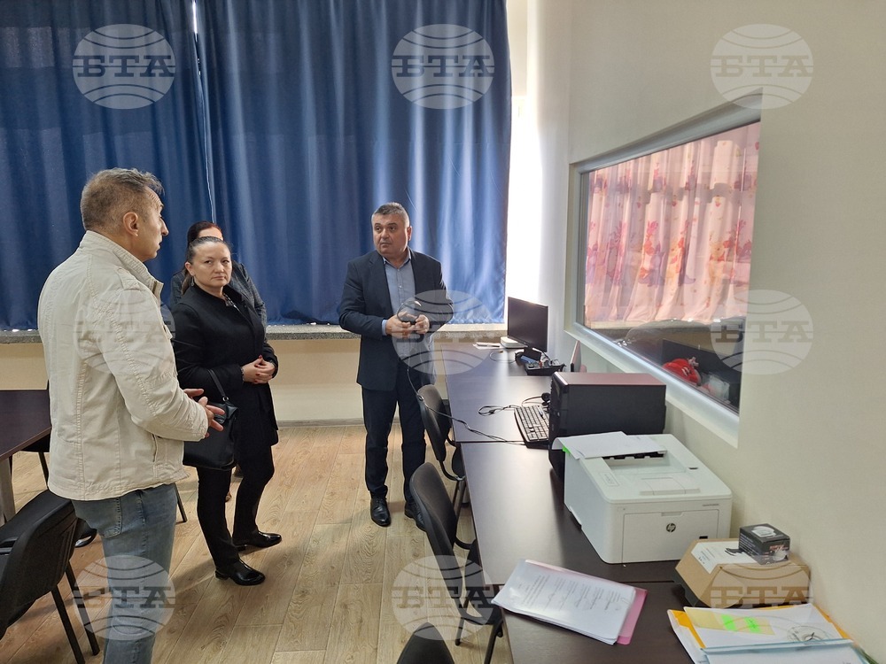 Прокурори се запознаха с възможностите на сините стаи за щадящо изслушване на деца в Разград