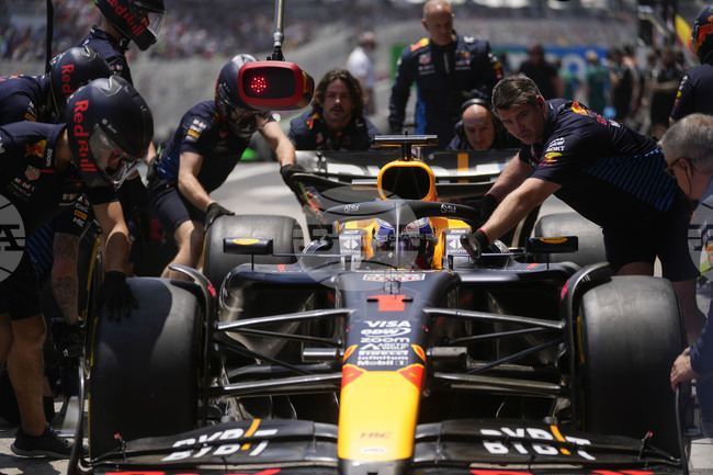 Макс Ферстапен ще бъде наказан с пет места на старта на неделното Гран при на Бразилия