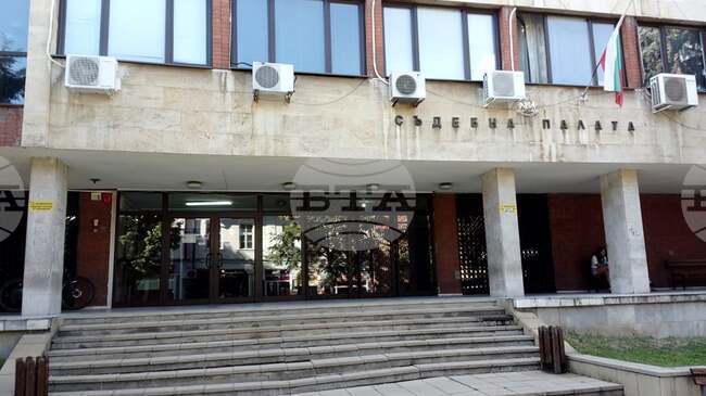 Двама младежи получиха условни присъди за кражба на златни изделия от магазин в Дупница