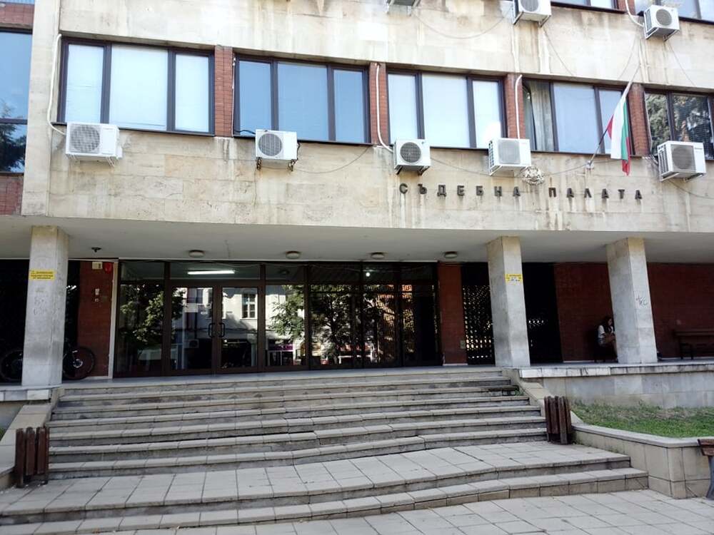 Мъж на 54 години получи условна присъда заради непристойни действия по време на концерт в Дупница