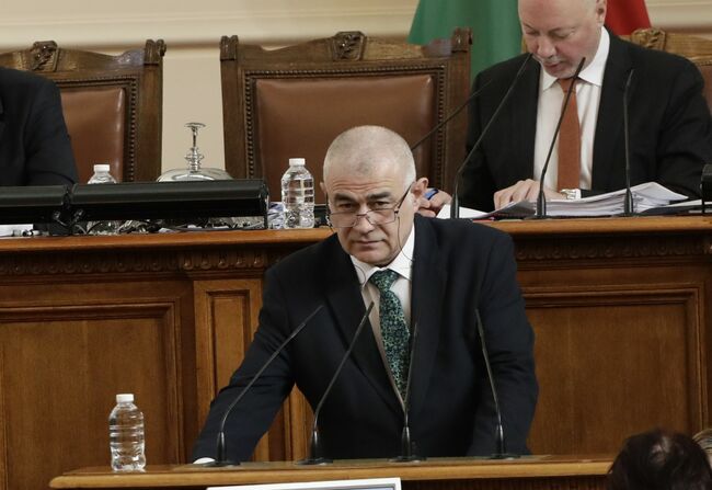При забавяне на ТЕЛК при преосвидетелстване, финансовата и социална подкрепа за хората с увреждания остава, реши парламентът