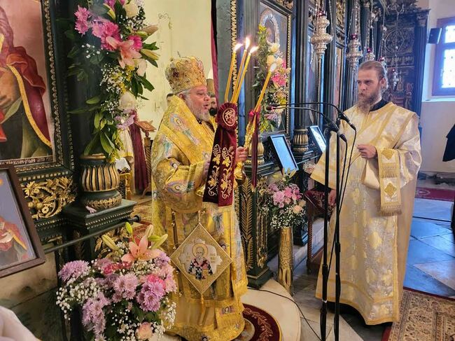 Старозагорският митрополит Киприан служи в гръцкия храм „Св. Атанасий“ в град Дидимотика
