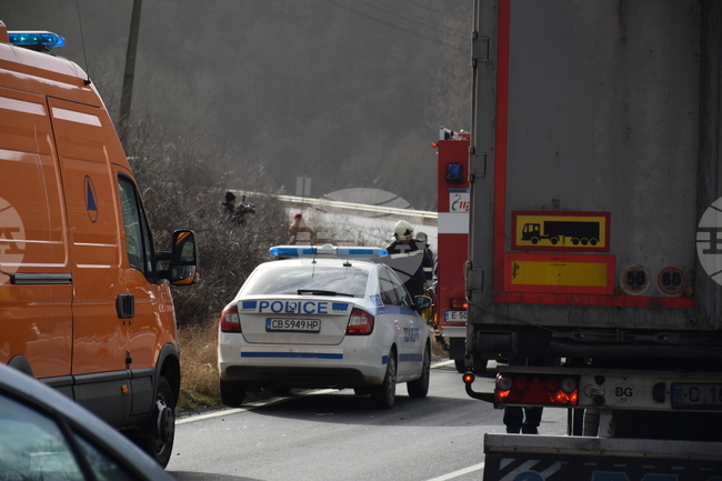 Поради катастрофа движението по път II-19 през прохода Предела е временно ограничено