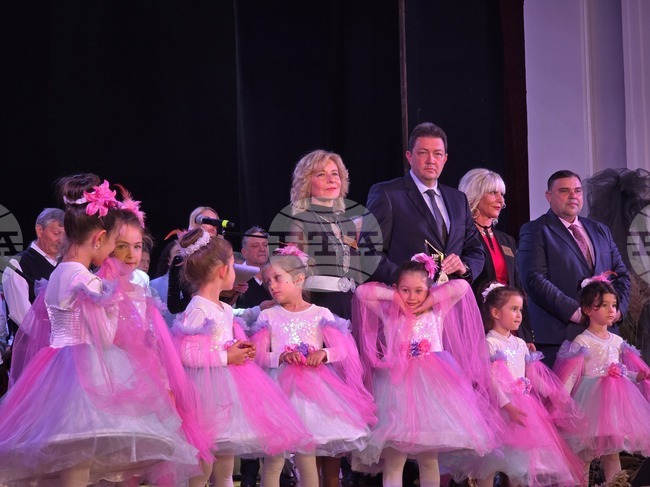 Народно читалище "Братя Миладинови" е било най-близко до нас в най-тежките моменти за подкрепа, каза кметът на община Петрич Димитър Бръчков