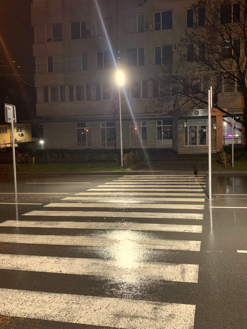 Община Сливен: Монтажът на осветление на пешеходните пътеки в Сливен продължава и през 2023 година