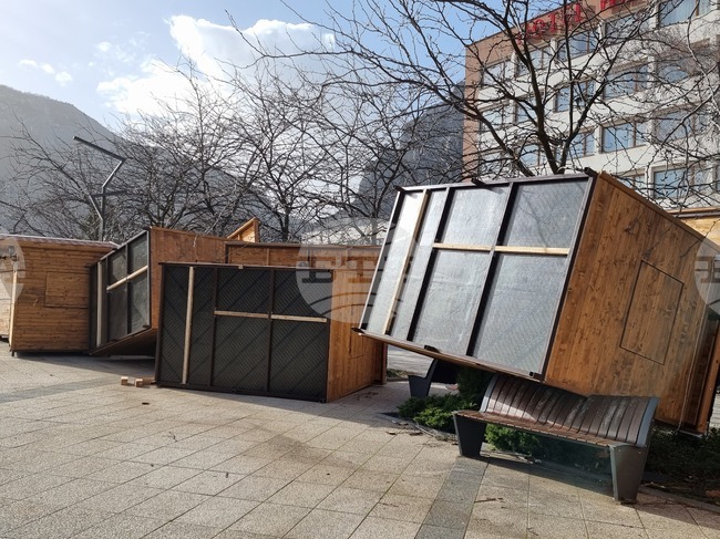 Враца - силен вятър - щети