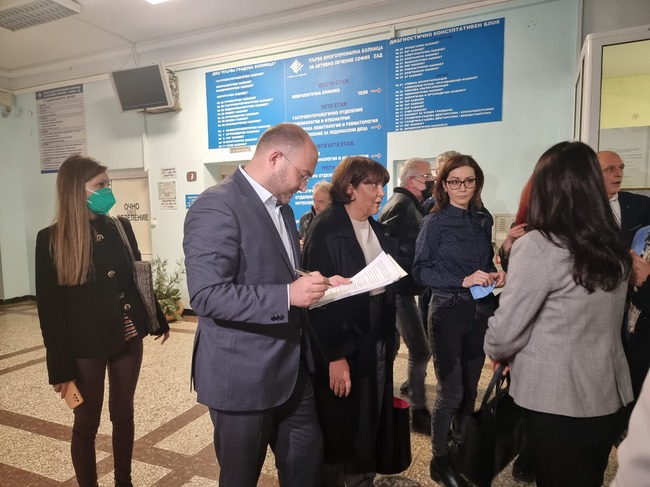 Общинският съвет ще се съобрази с решението на съда, каза председателят на СОС по повод исканите обезщетения за разменените бебета