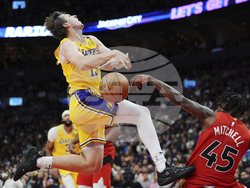 Lakers Raptors Basketball