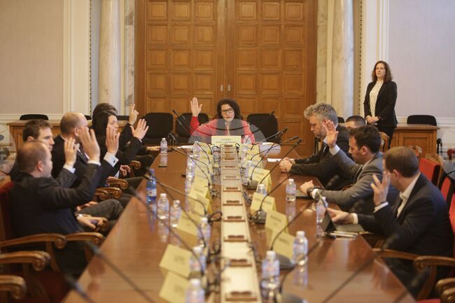 Парламент - Комисия по електронно управление и информационни технологии