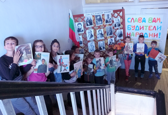 Община Ловеч: В Йоглав малки и големи заедно отпразнуваха Деня на народните будители