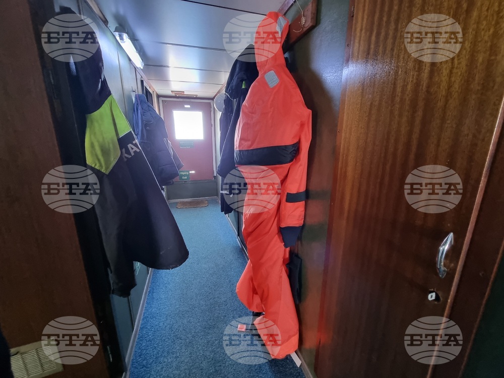 Ден 24 - Научноизследователски кораб „Св. св. Кирил и Методий“ - Атлантически океан - ежедневие