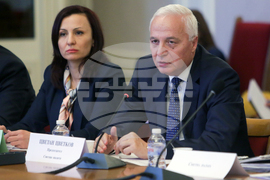 Парламент - Комисия по бюджет и финанси