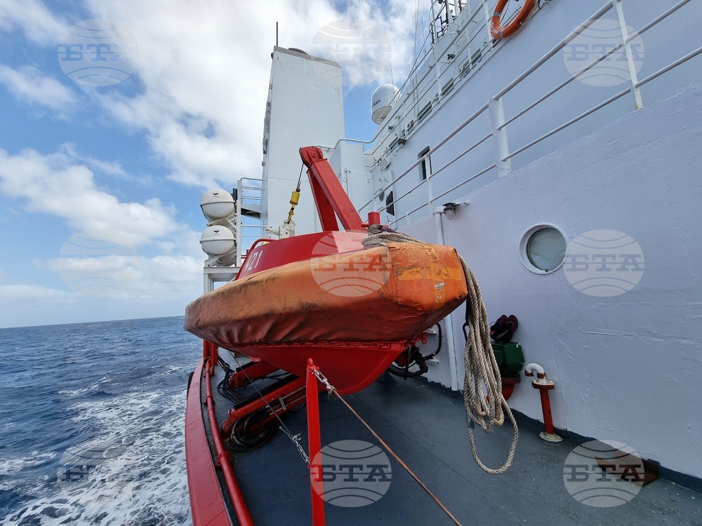 Day 25: RSV 421 Continues South-Southwesterly Course towards S. America
