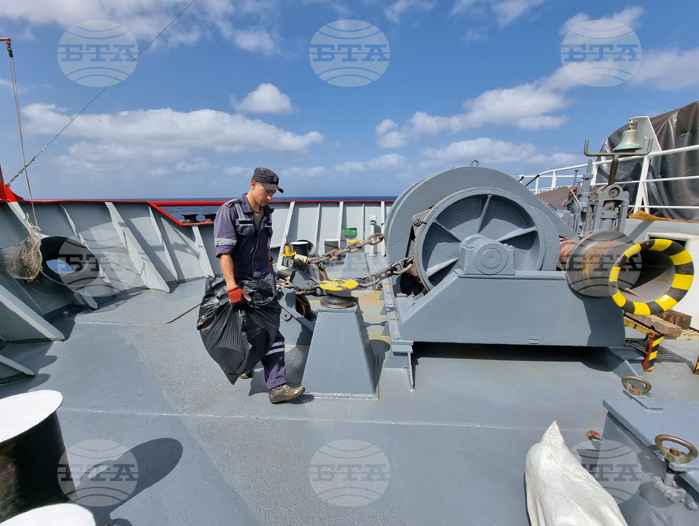 Ден 24 - Научноизследователски кораб „Св. св. Кирил и Методий“ - Атлантически океан - ежедневие