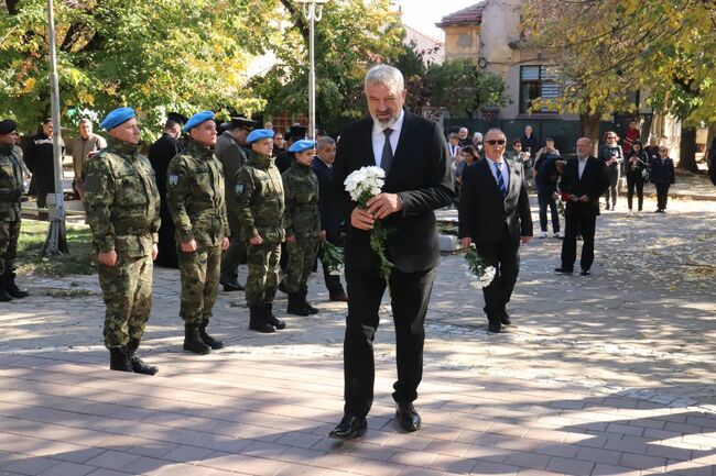 Областна администрация Русе: С военен ритуал и панихида в Русе почетоха загиналите български воини