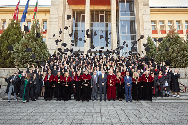 Министерство на туризма: Министър Евтим Милошев отличи Випуск 2024 на УХТ – бъдещите лидери на туристическата индустрия