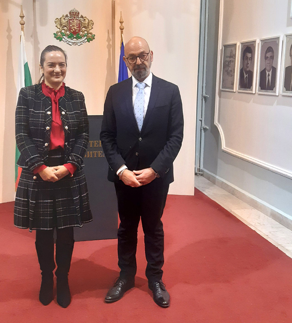 Областна администрация – Варна: Областният управител на област с административен център Варна – г-н Марио Смърков се срещна с генералния консул на Република Турция в гр. Бургас – г-жа  Сенем Гюзел