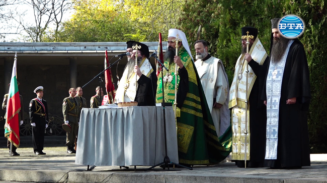 Патриарх Даниил отслужи заупокойна панихида за Архангелова задушница във Военния мавзолей-костница в София