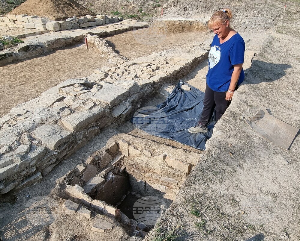 Нов зид, водопровод и пещ са открити при археологически проучвания в района на владетелската резиденция във Велики Преслав
