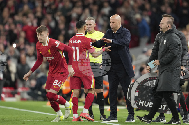 Слот за новото споразумение на Салах: „Той остана в Ливърпул, това е комплимент“