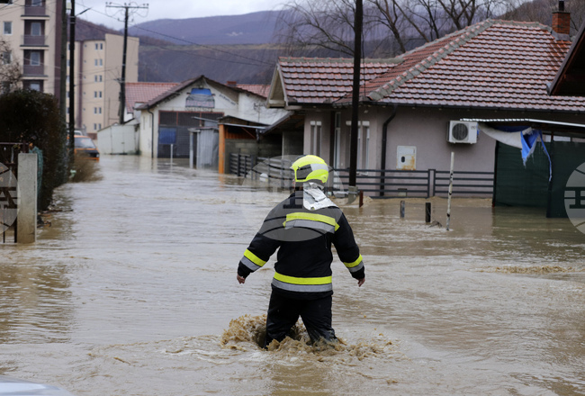 Обилни валежи предизвикаха наводнения в Черна гора – най-сериозно е положението в Никшич и Даниловград