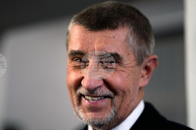 Бившият чешки премиер Андрей Бабиш е бил нападнат по време на предизборен митинг 