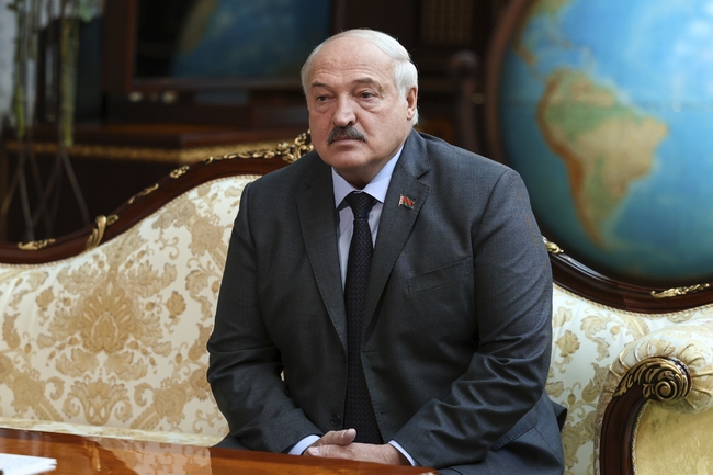 Лукашенко: Беларусите, участващи в незаконни военизирани формирования, ще носят отговорност по военновременните закони