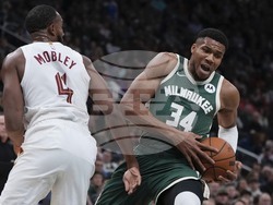 Cavaliers Bucks Basketball