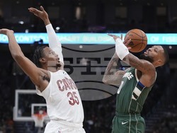 Cavaliers Bucks Basketball
