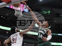 Cavaliers Bucks Basketball