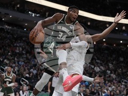Cavaliers Bucks Basketball