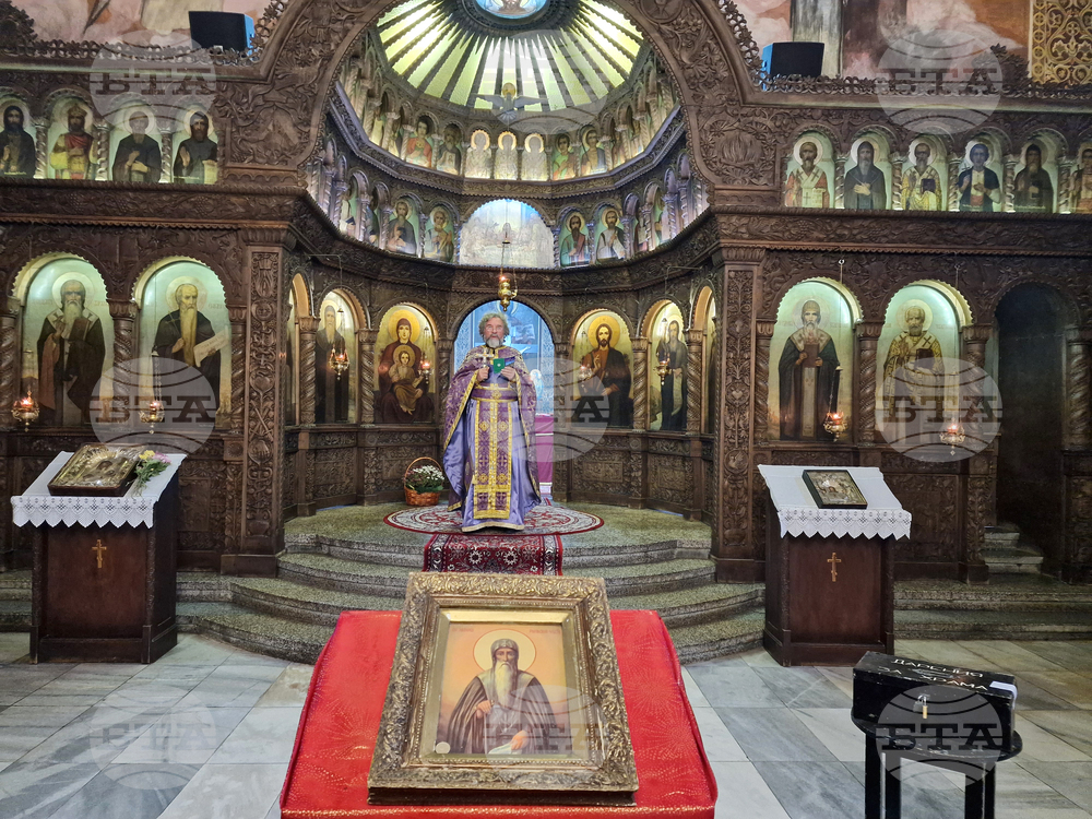 Търговище - храм „Св. Йоан Рилски” - неделна служба - ставрофорен иконом Славчо Проданов