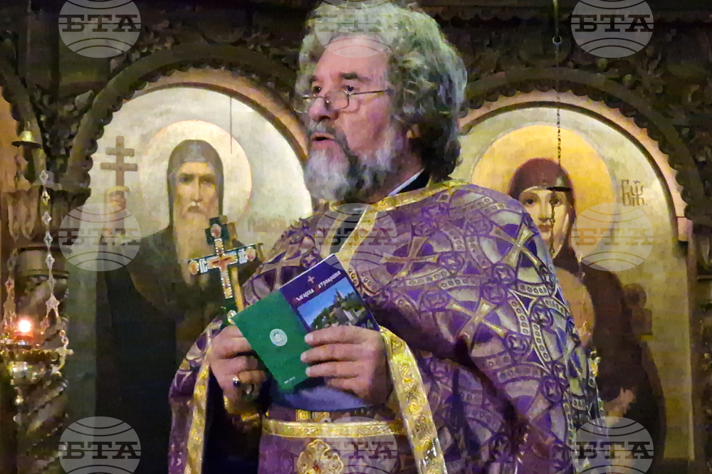 Търговище - храм „Св. Йоан Рилски” - неделна служба - ставрофорен иконом Славчо Проданов