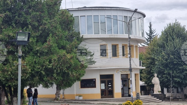 Театър „Искри и сезони“ представя спектакъла си „Вик за любов“ в Радомир