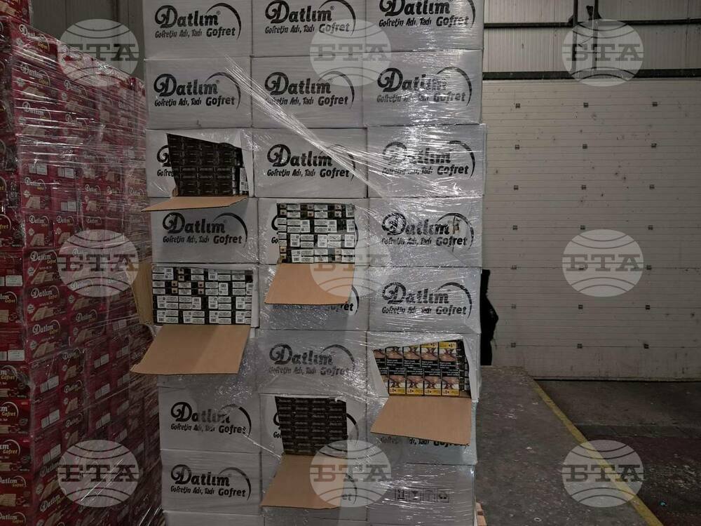Близо 540 000 къса цигари, маскирани като гофрети, задържаха митническите служители на МП Капитан Андреево