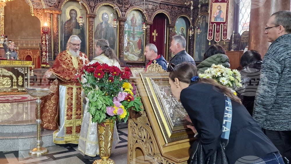 Животът ни има една цел и тя е Царството Божие, каза в проповедта си отец Еленко в храм ”Св. Петка” – Нова в Пловдив