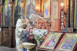 Пловдив - храм „Света Петка” - неделна служба - отец Еленко