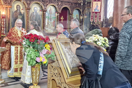 Пловдив - храм „Света Петка” - неделна служба - отец Еленко