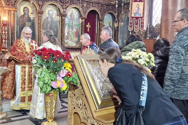 Пловдив - храм „Света Петка” - неделна служба - отец Еленко