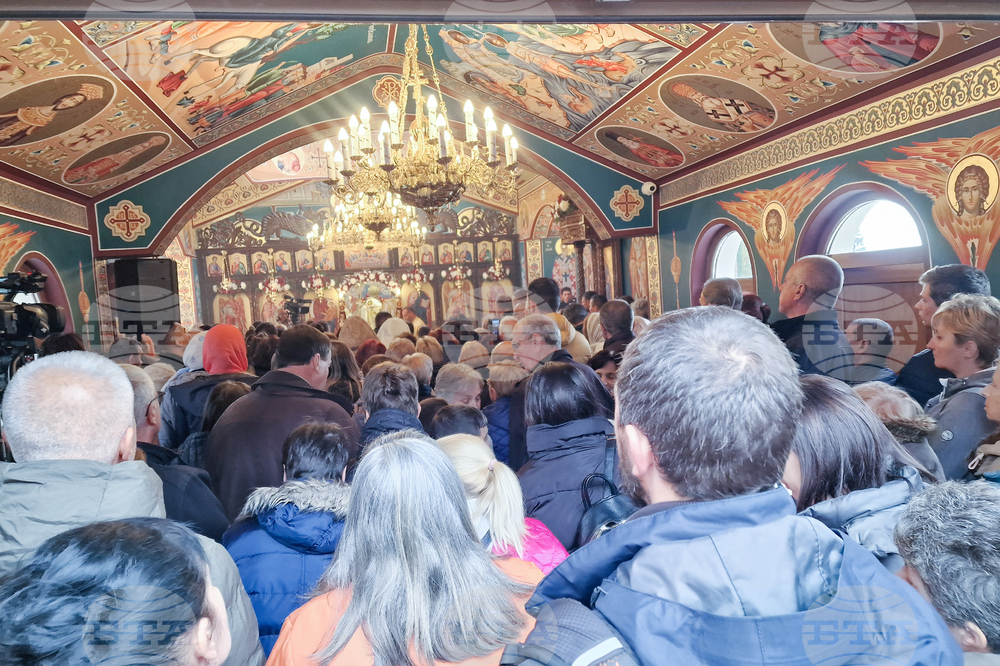 Притчата за богаташа и бедния Лазар чуха миряните по време на неделните служби в храмове в страната